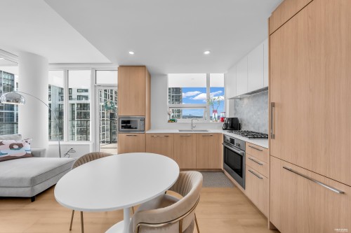 1701-2425 Alpha Avenue, Burnaby, BC 