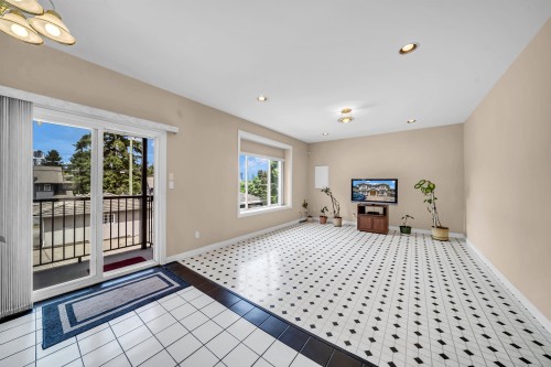4049 Curle Avenue, Burnaby, BC - Indoor