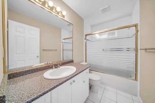 4049 Curle Avenue, Burnaby, BC - Indoor Photo Showing Bathroom