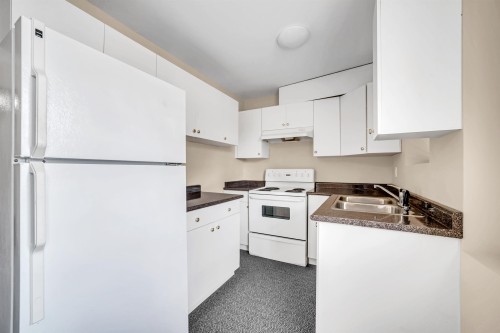 4049 Curle Avenue, Burnaby, BC - Indoor Photo Showing Kitchen With Double Sink