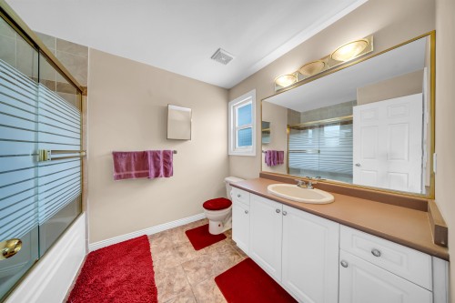 4049 Curle Avenue, Burnaby, BC - Indoor Photo Showing Bathroom
