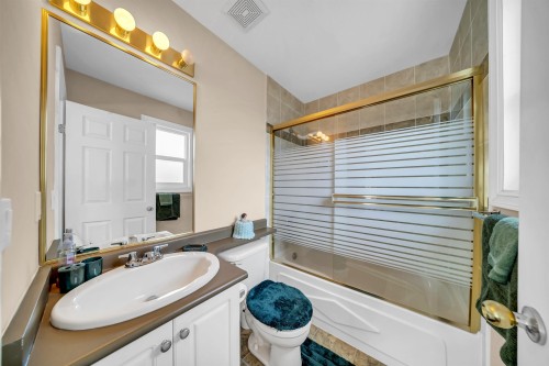 4049 Curle Avenue, Burnaby, BC - Indoor Photo Showing Bathroom