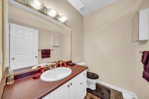 4049 Curle Avenue, Burnaby, BC - Indoor Photo Showing Bathroom