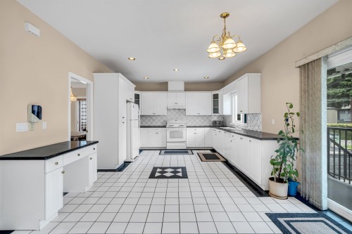 4049 Curle Avenue, Burnaby, BC - Indoor Photo Showing Other Room