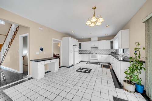 4049 Curle Avenue, Burnaby, BC - Indoor