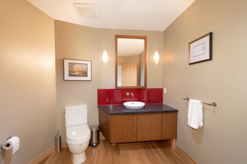 4895 Northwood Drive, West Vancouver, BC - Indoor Photo Showing Bathroom