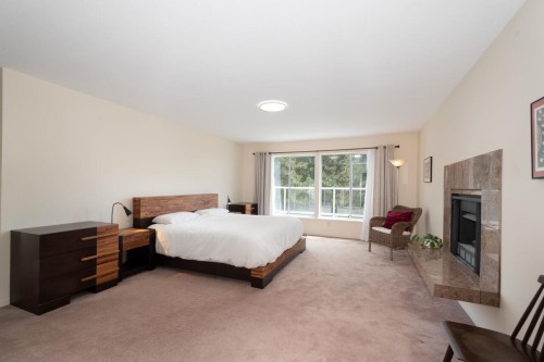 4895 Northwood Drive, West Vancouver, BC - Indoor Photo Showing Bedroom