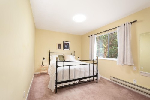 4895 Northwood Drive, West Vancouver, BC - Indoor Photo Showing Bedroom