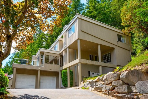 4895 Northwood Drive, West Vancouver, BC - Outdoor