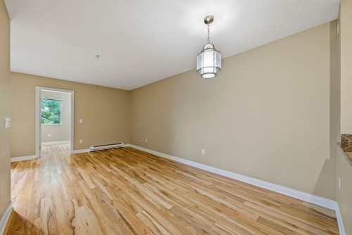 209-688 16Th Avenue E, Vancouver, BC - Indoor Photo Showing Other Room
