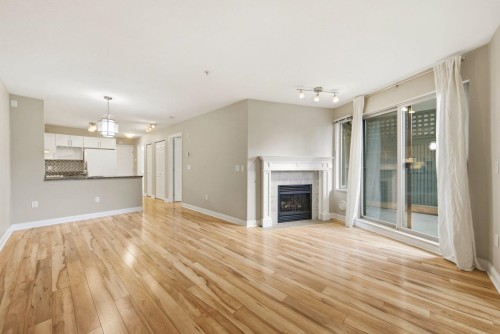 209-688 16Th Avenue E, Vancouver, BC - Indoor Photo Showing Living Room With Fireplace