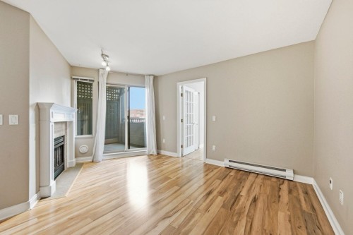 209-688 16Th Avenue E, Vancouver, BC - Indoor Photo Showing Other Room With Fireplace