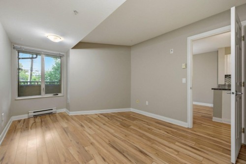 209-688 16Th Avenue E, Vancouver, BC - Indoor Photo Showing Other Room