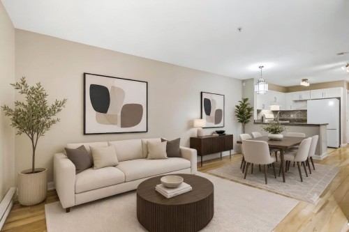 209-688 16Th Avenue E, Vancouver, BC - Indoor Photo Showing Living Room