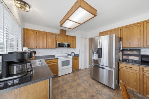 18839 Ford Road, Pitt Meadows, BC - Indoor Photo Showing Kitchen With Double Sink