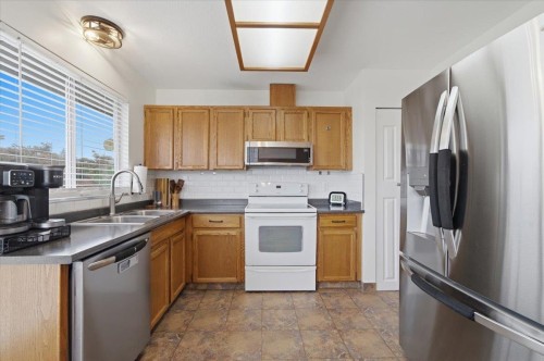 18839 Ford Road, Pitt Meadows, BC - Indoor Photo Showing Kitchen With Double Sink