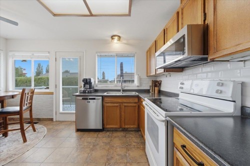 18839 Ford Road, Pitt Meadows, BC - Indoor Photo Showing Kitchen With Double Sink