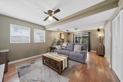 18839 Ford Road, Pitt Meadows, BC - Indoor Photo Showing Living Room