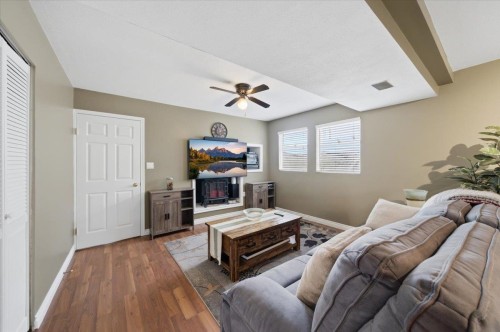 18839 Ford Road, Pitt Meadows, BC - Indoor Photo Showing Living Room