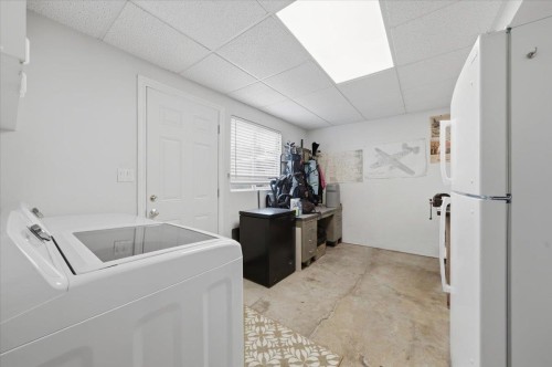 18839 Ford Road, Pitt Meadows, BC - Indoor Photo Showing Laundry Room
