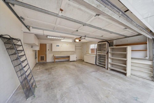 18839 Ford Road, Pitt Meadows, BC - Indoor Photo Showing Garage