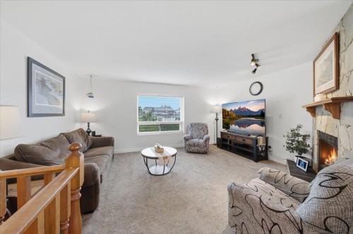 18839 Ford Road, Pitt Meadows, BC - Indoor Photo Showing Living Room With Fireplace