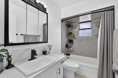 2141 Fraser Avenue, Port Coquitlam, BC 