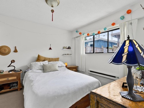 442 10Th Avenue E, Vancouver, BC - Indoor Photo Showing Bedroom
