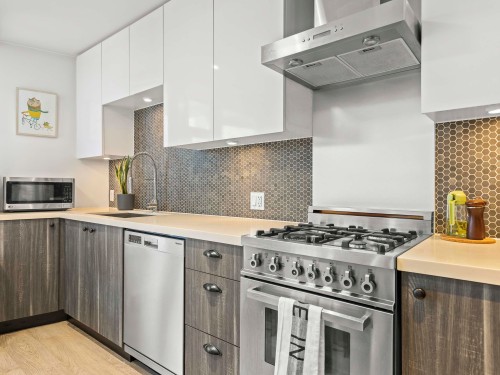 502-311 6th Avenue E Vancouver, BC V5T 1J9