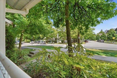 1-7128 17Th Avenue, Burnaby, BC - Outdoor