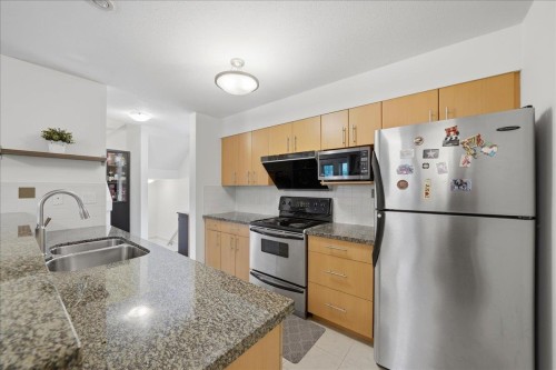 1-7128 17Th Avenue, Burnaby, BC - Indoor Photo Showing Kitchen With Double Sink