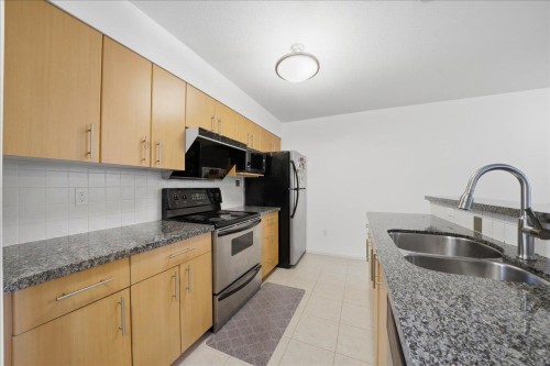 1-7128 17Th Avenue, Burnaby, BC - Indoor Photo Showing Kitchen With Double Sink