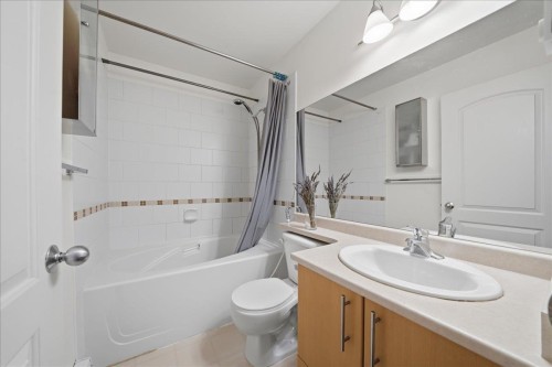 1-7128 17Th Avenue, Burnaby, BC - Indoor Photo Showing Bathroom