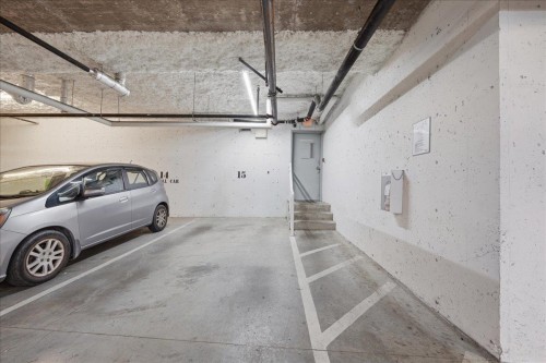 1-7128 17Th Avenue, Burnaby, BC - Indoor Photo Showing Garage
