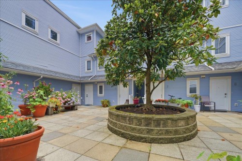 1-7128 17Th Avenue, Burnaby, BC - Outdoor