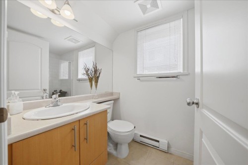 1-7128 17Th Avenue, Burnaby, BC - Indoor Photo Showing Bathroom