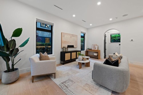 5038 Granville Street, Vancouver, BC 
