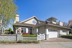 1-5110 Alderfeild Place  West Vancouver, BC V7W 2W7