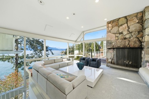 5210 Marine Drive, West Vancouver, BC 
