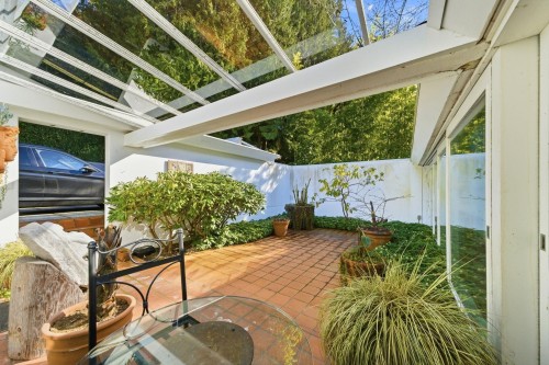 5210 Marine Drive, West Vancouver, BC 