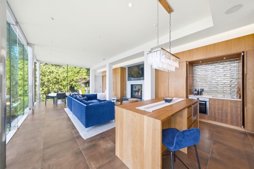 5210 Marine Drive, West Vancouver, BC 