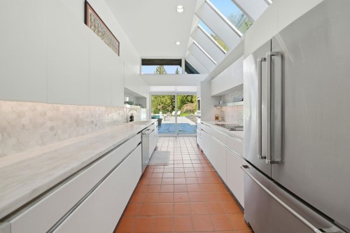 5210 Marine Drive, West Vancouver, BC 
