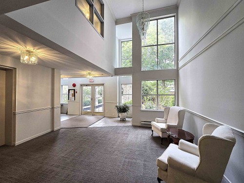 101-5565 Barker Avenue, Burnaby, BC - Indoor Photo Showing Other Room