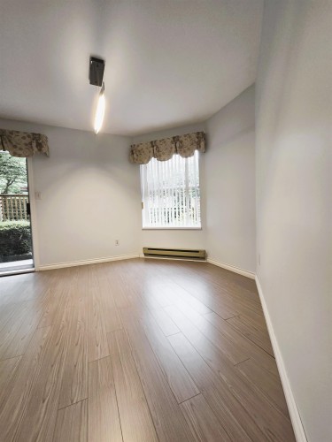 101-5565 Barker Avenue, Burnaby, BC - Indoor Photo Showing Other Room