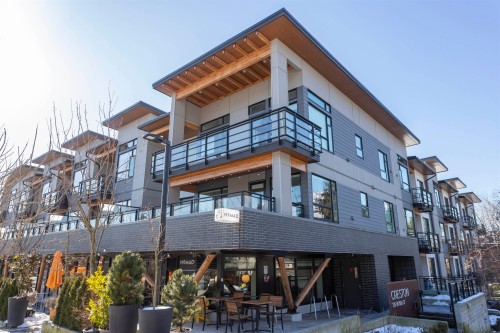 204-715 15th Street W North Vancouver, BC V7M 1T2