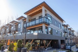 204-715 15th Street W North Vancouver, BC V7M 1T2