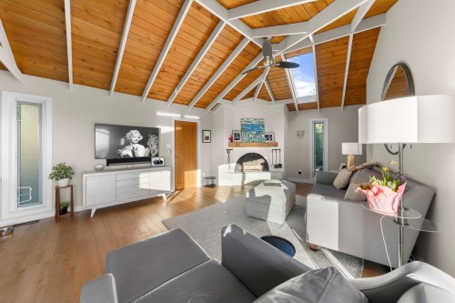 4570 Woodgreen Court, West Vancouver, BC 