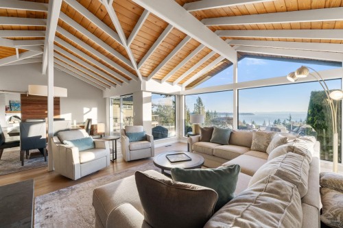 4570 Woodgreen Court, West Vancouver, BC 