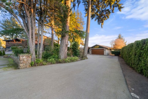 4570 Woodgreen Court, West Vancouver, BC 