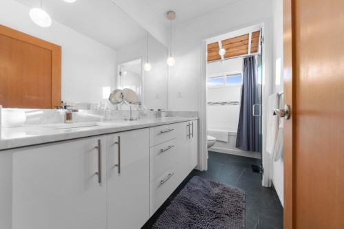 4570 Woodgreen Court, West Vancouver, BC 